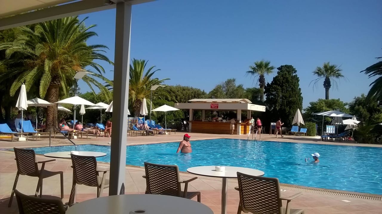 Hauptpool Caravia Beach Hotel
