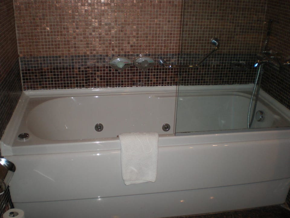 Jakuzzi im Obergeschoss der Suite Asteria Family Belek