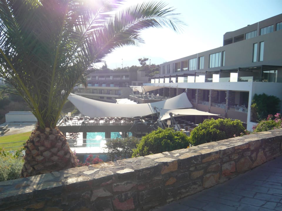 Weg von den Zimmer zum Haupthaus Atlantica Mikri Poli Crete