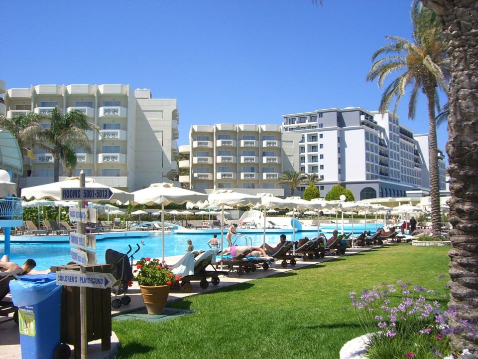 Relaxen am Pool mit dem Meer im Rücken! Rodos Palladium Leisure & Wellness
