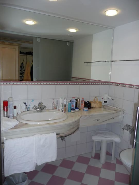 Zimmer 203 Blick ins Bad Verwöhnhotel Wildspitze