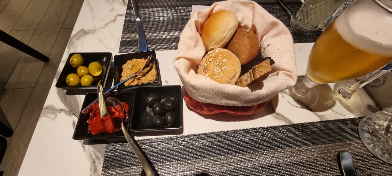 Gastro Rose Rayhaan by Rotana