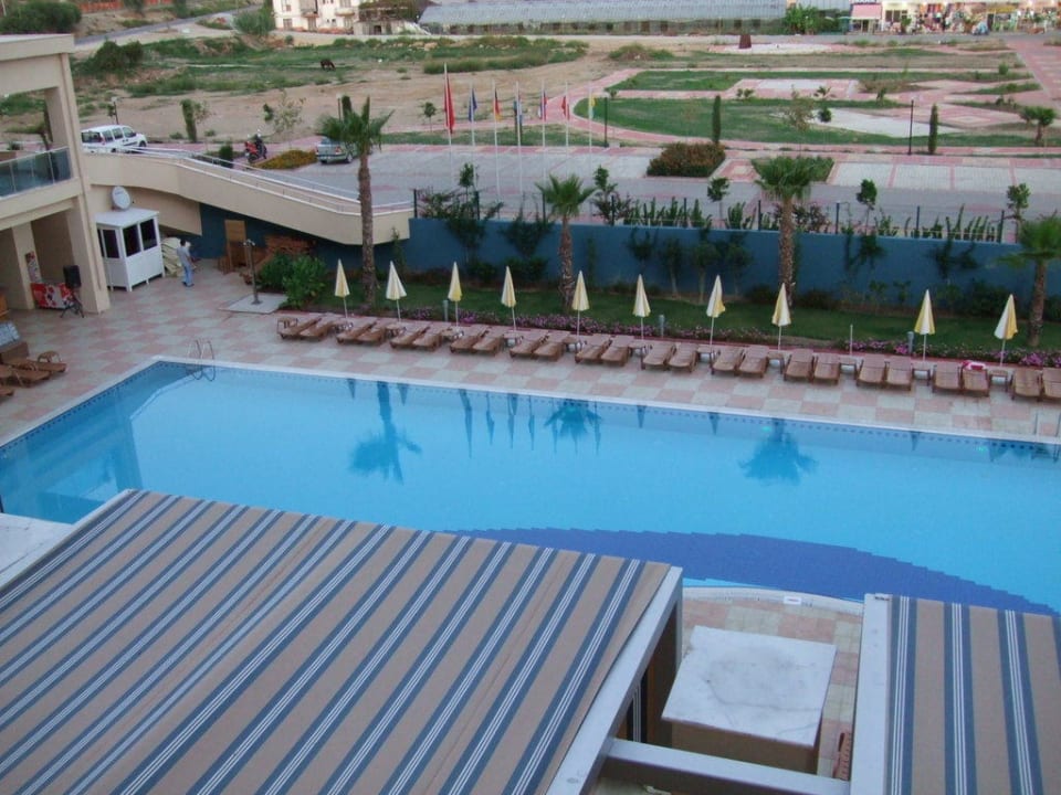 Pool vom Balkon aus Solivia Hotel