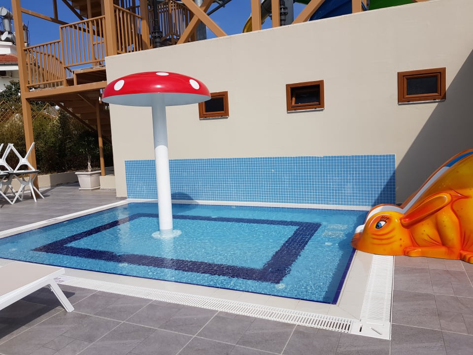 Kleiner Kinderpool (nicht überdacht) Seashell Vega
