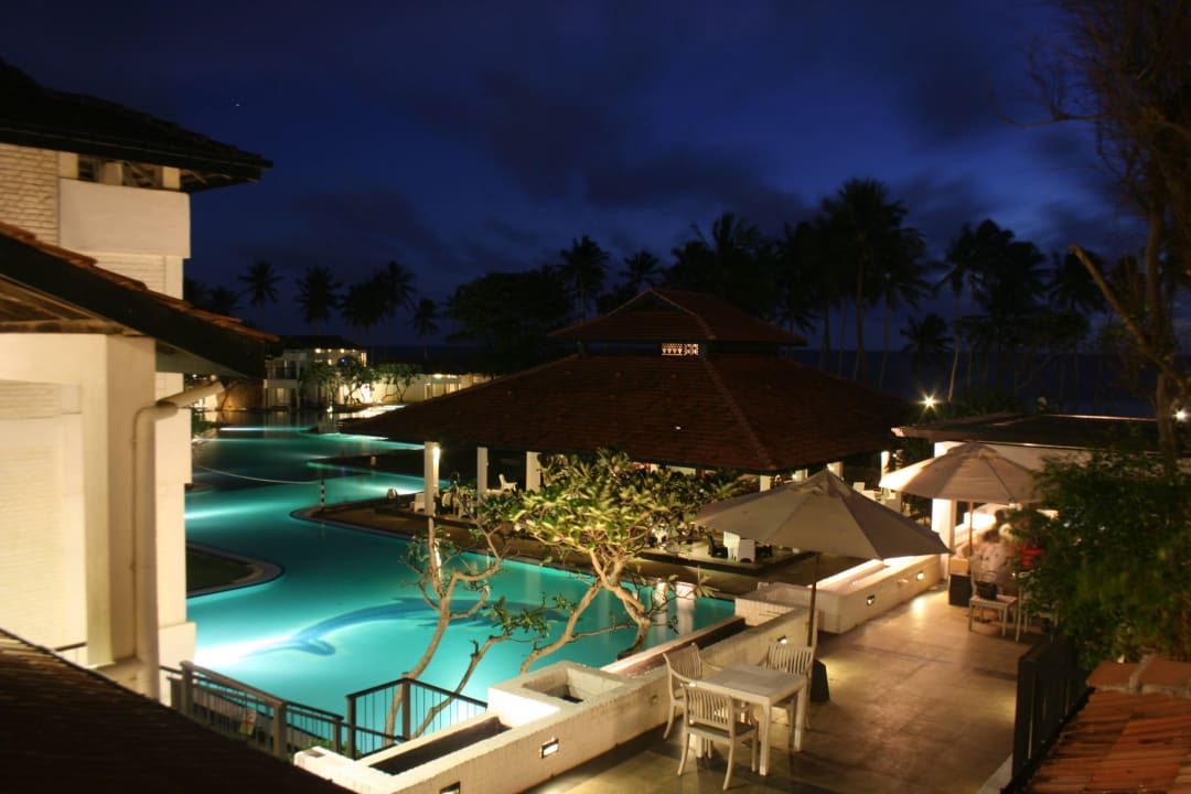 Pool bei Nacht Club Hotel Dolphin