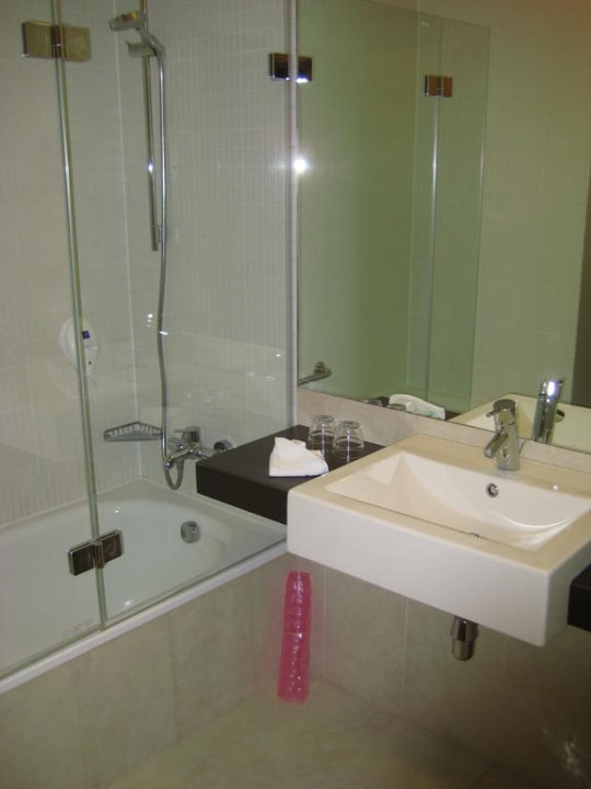 Badezimmer mit Badwanne Quality Hotel Ostrava City