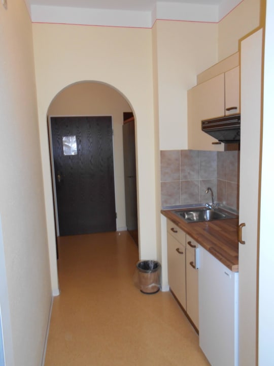 Vorplatz mit Kühlschrank Jagdhof