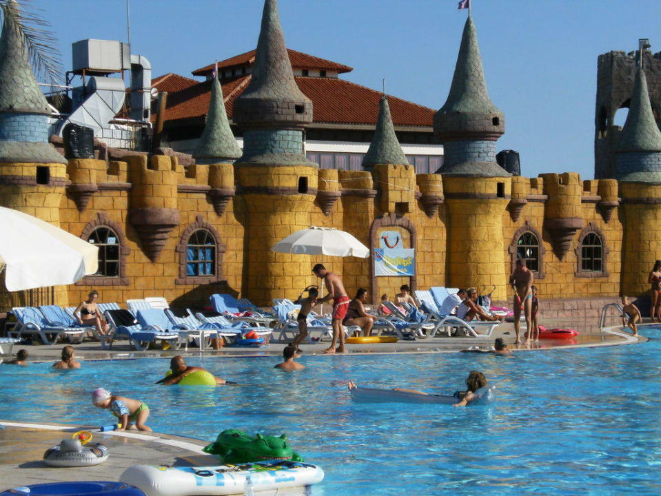 Baadingoo-Club vom Pool aus TUI BLUE Palm Garden