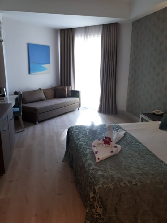 Zimmer Port Side Resort Hotel