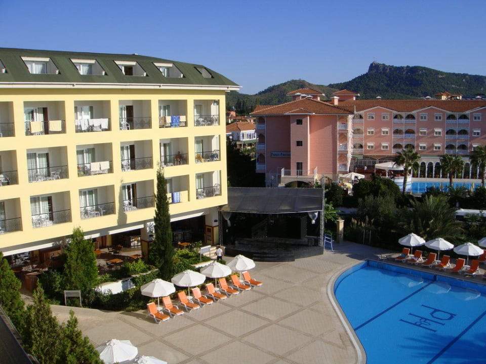 Poolanlage / Ausblick vom Balkon Pine House by Werde Hotels