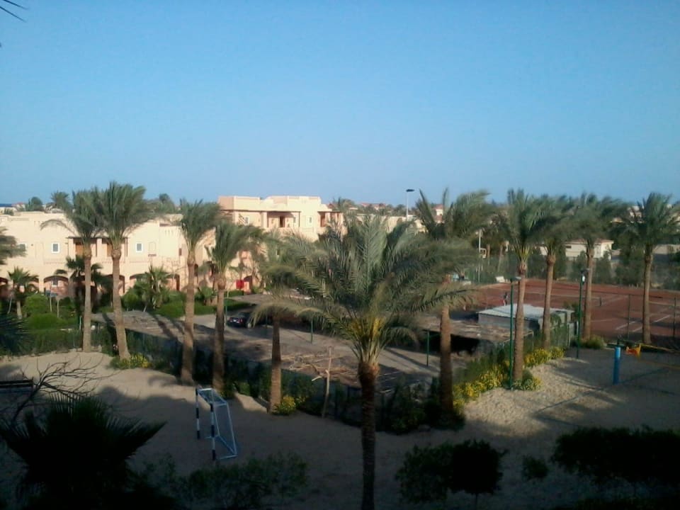 Richtung Meer nicht weit Jaz Makadi Oasis Resort