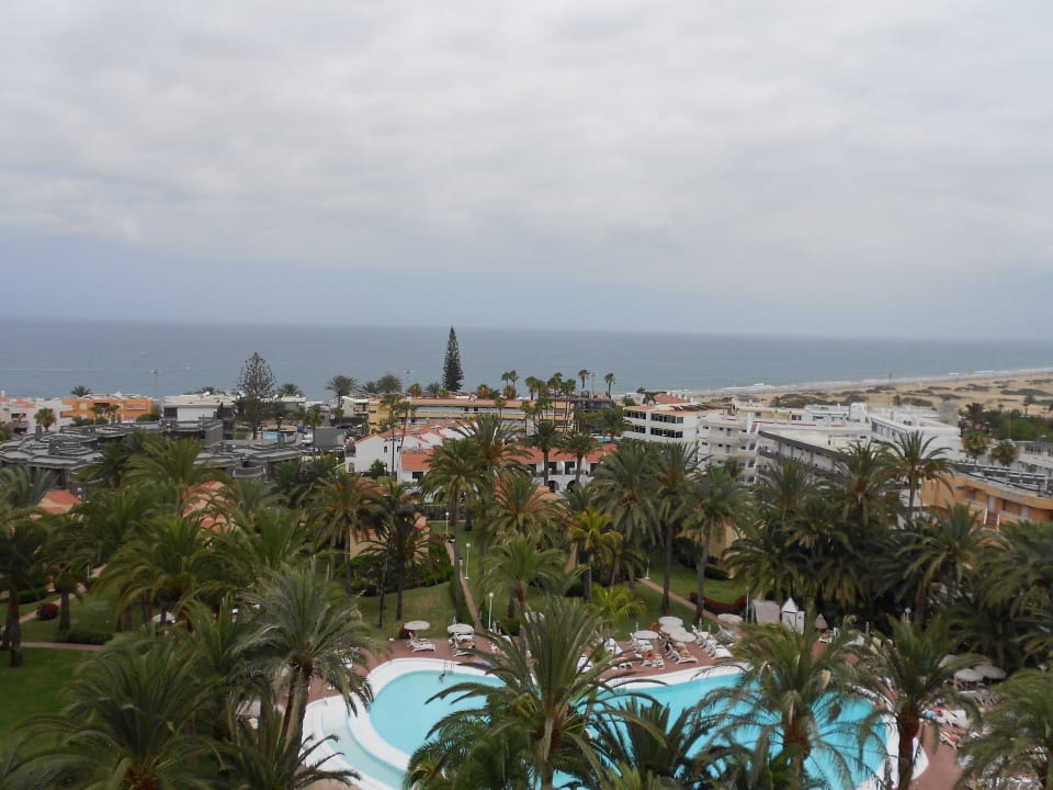 Vom Balkon auf die Poolanlage, Meer und Strand Hotel Riu Palace Palmeras