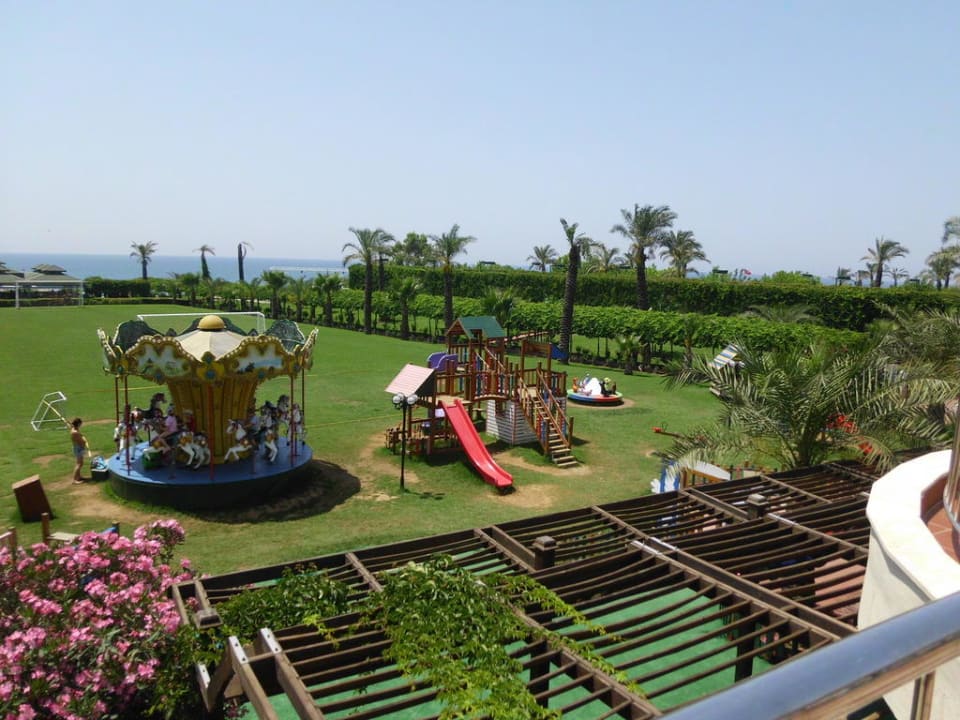 Blick auf den Kinderspielplatz Hotel Turan Prince