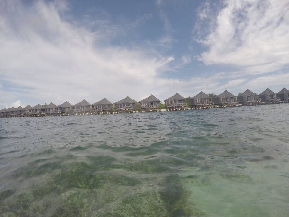 Wasservillen vom Wasser aus Kuredu Island Resort & Spa