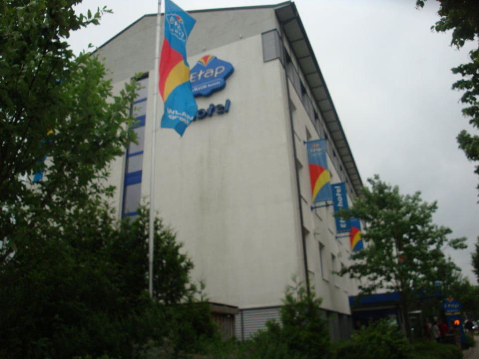 Hotel von vorne  B&B Hotel München-Garching