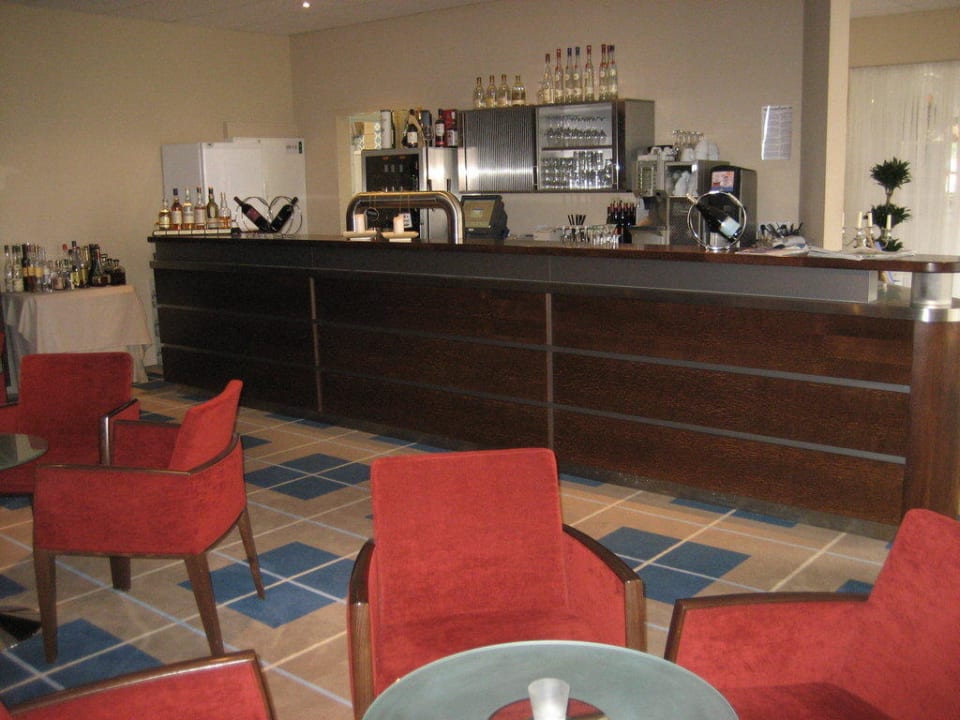 Die Bar vor dem Restaurant Precise Resort Hafendorf Rheinsberg