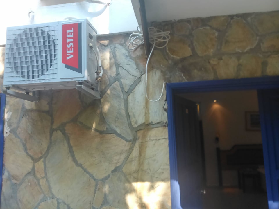 Kabelsalat über den Eingang Ölüdeniz Beach Resort by Z Hotels