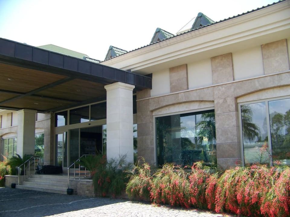 Hotel von der Straße aus Can Garden Resort