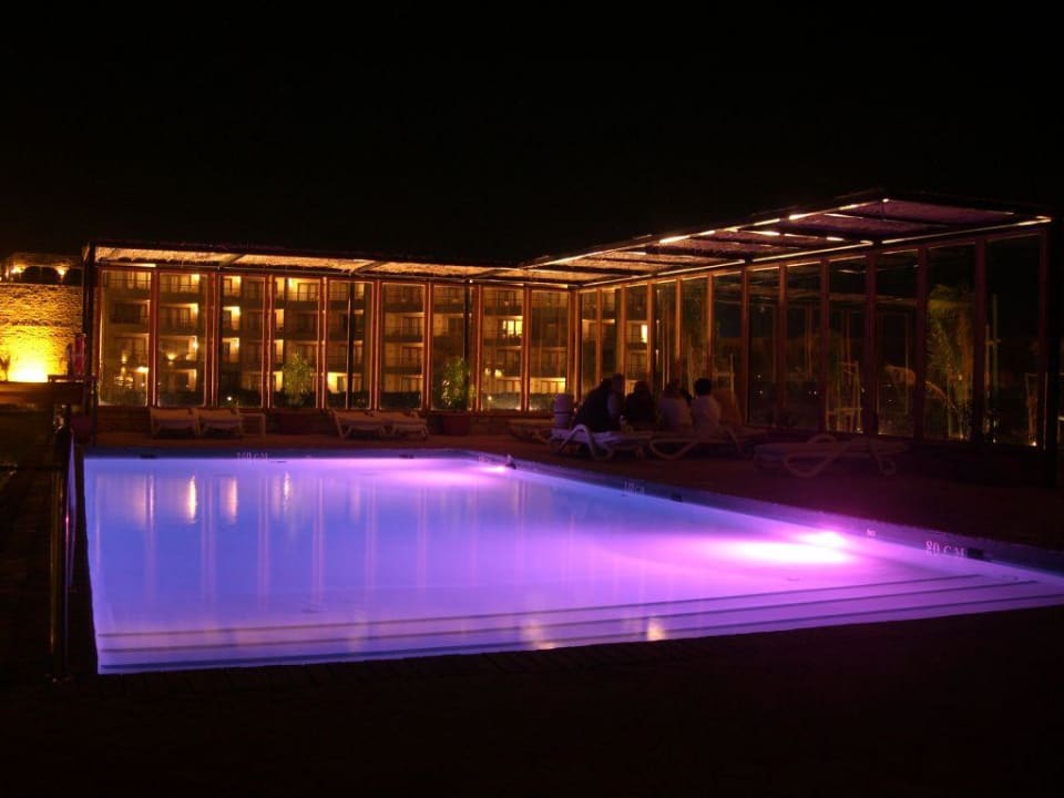 Pool bei Nacht Fort Arabesque Resort, Spa & Villas