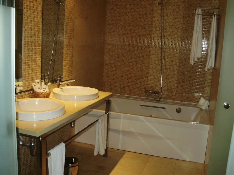 Badezimmer Elba Carlota Beach & Golf Resort