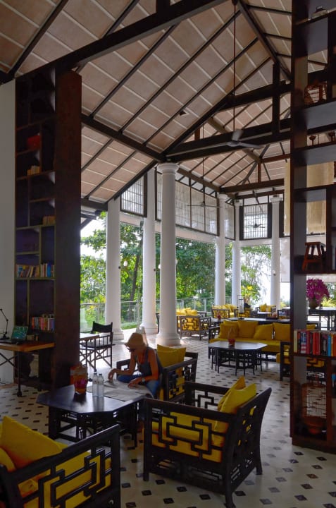Lobby mit Sitzmöglichkeiten Moracea by Khao Lak Resort