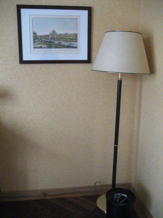 Stehlampe mit Bild Hotel Josefshof am Rathaus