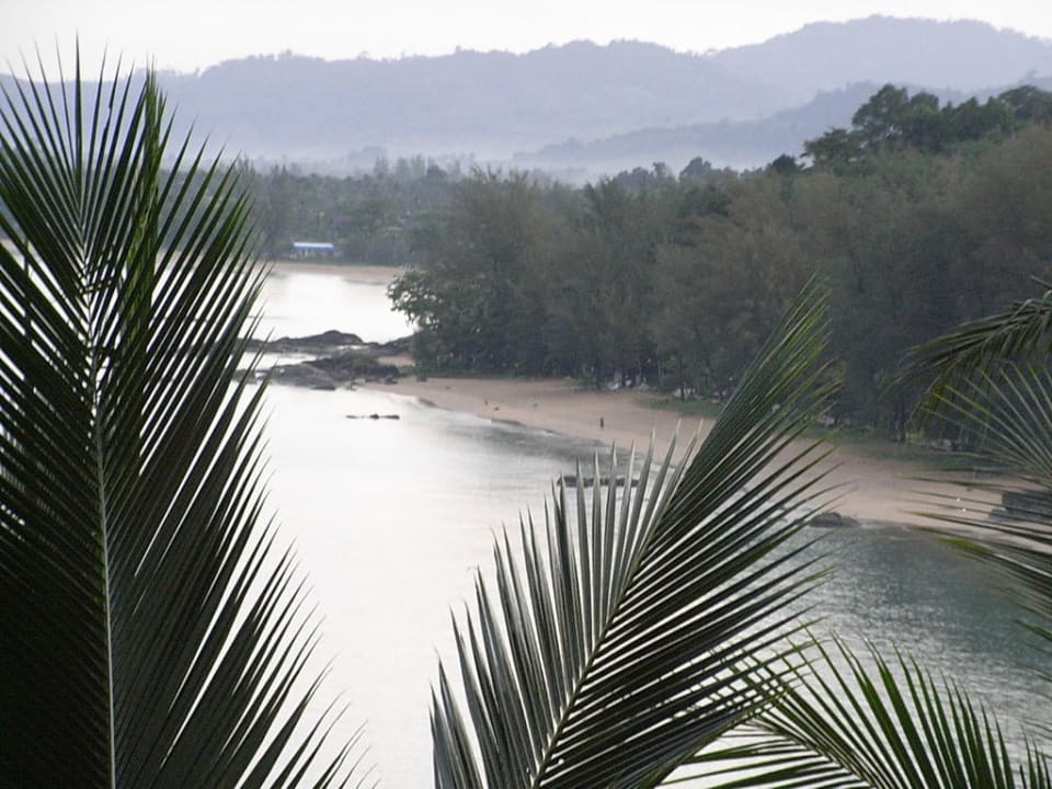 Strand vor dem Hotel Moracea by Khao Lak Resort