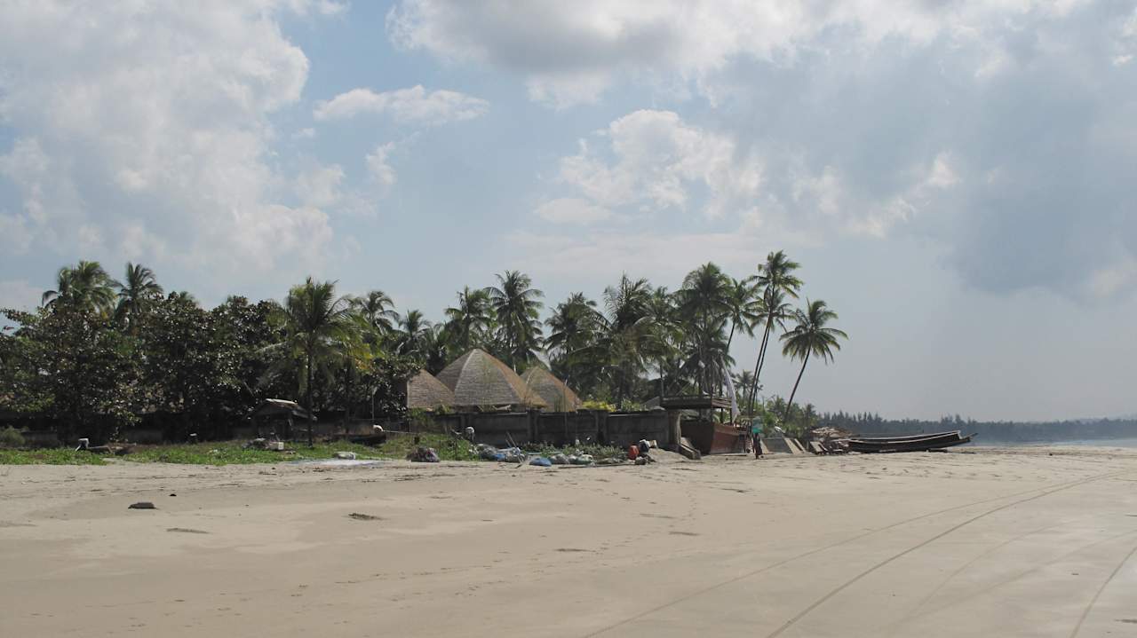 Weitläufiger Strand Hotel Aureum Palace Resort