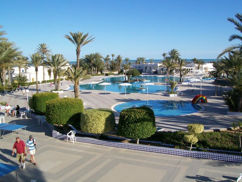 Pool mit Blick zum Meer Hotel El Mouradi Djerba Menzel