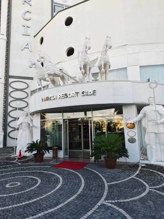 Außenansicht Narcia Resort Side