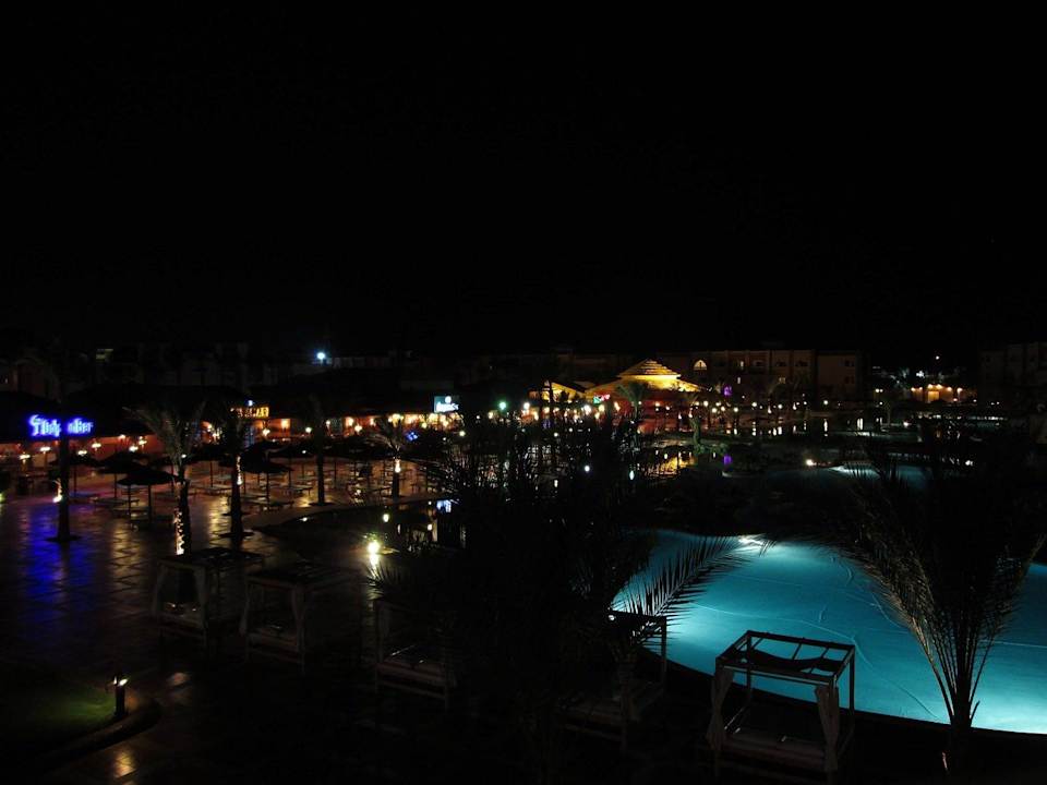 Вид с балкона вечером Pickalbatros Aqua Vista Resort - Hurghada