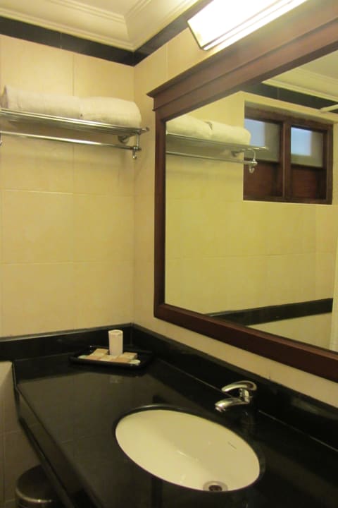 Bad mit Mängeln Hotel Lakesong Resort