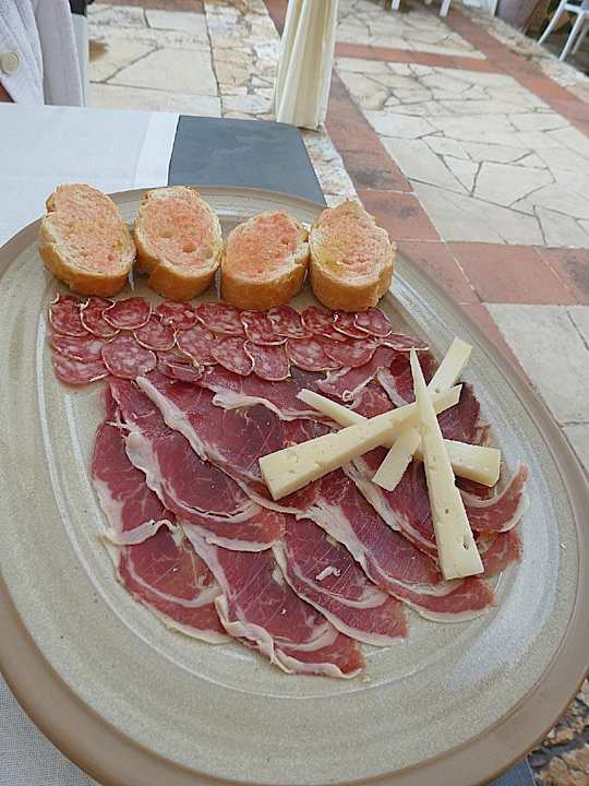 Frühstück auf der Terrasse Hotel Mas Falet 1682