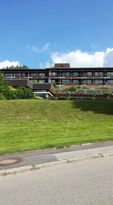 Anblick vom Dorf zum Hotel Hotel Sonnenhof