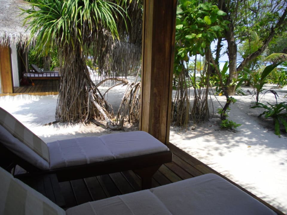 Terrasse vom Bungalow Palm Beach Resort & Spa Maldives
