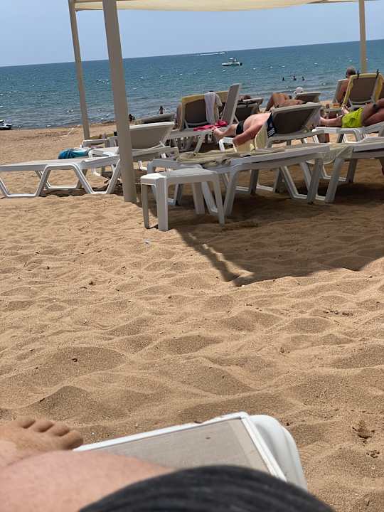 Strand Hotel Victory Resort