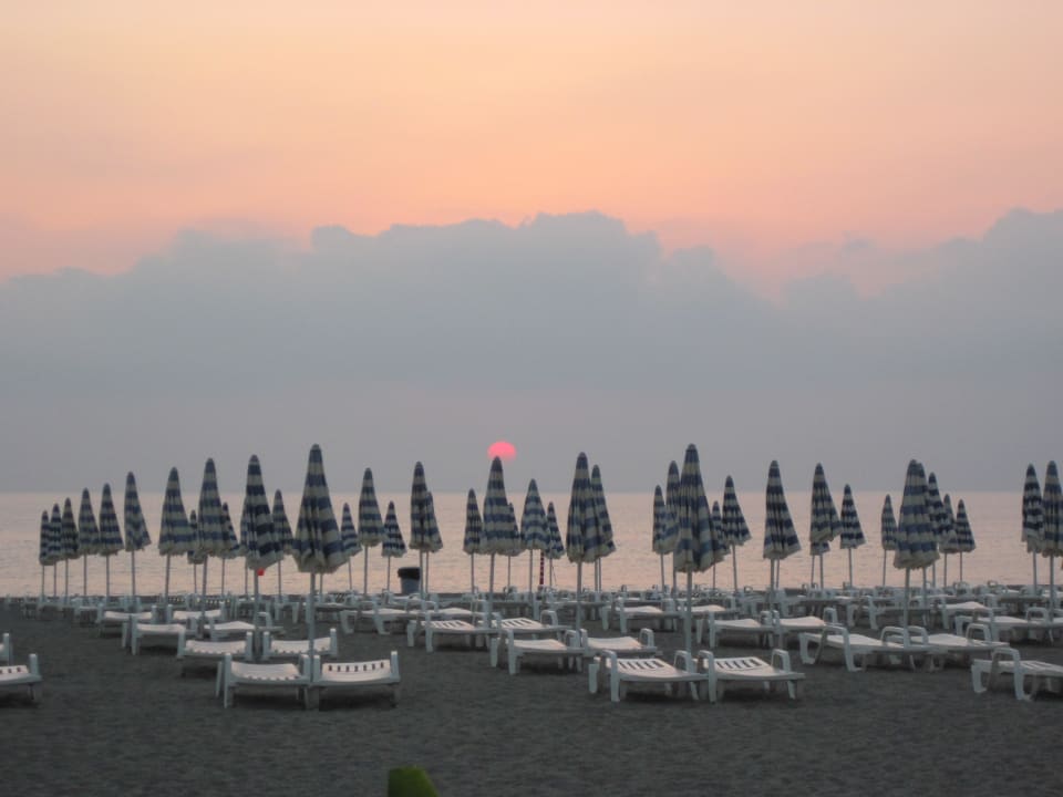 Tolle Sonnenuntergänge im Sommer gegen 20 Uhr Falkensteiner Club Funimation Garden Calabria