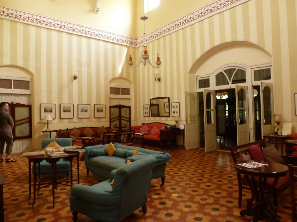 Salon Neemrana Hotel Verandah in the Forest