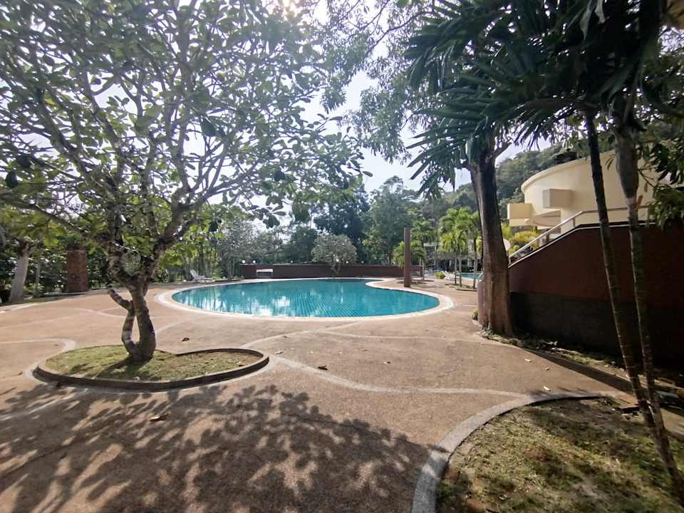 Pool Hotel and Beach Bungalow at Lanta Resort