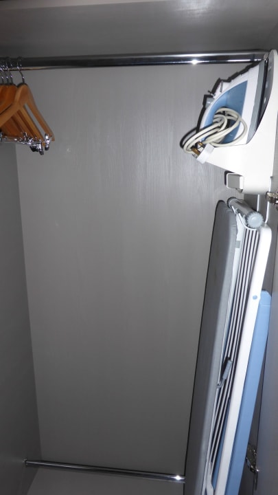 Bügelstation, Wäschständer Hilton Malta