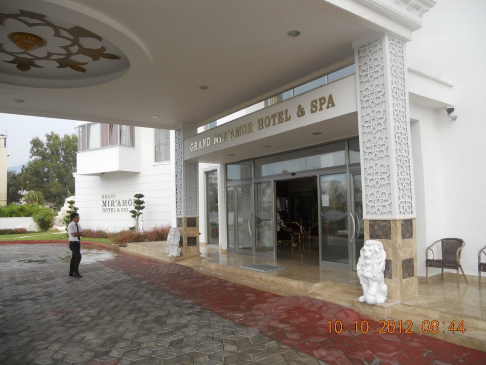 Eingang Hotel Grand Mir' Amor