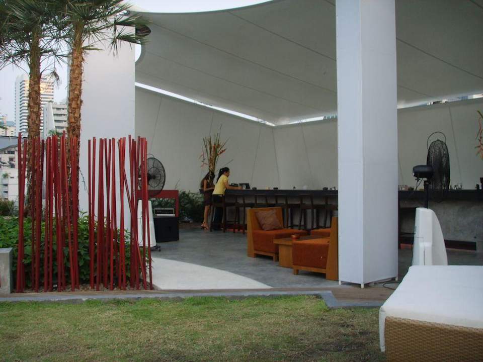 Bar am Dach des Hotels Hotel Le Fenix Sukhumvit