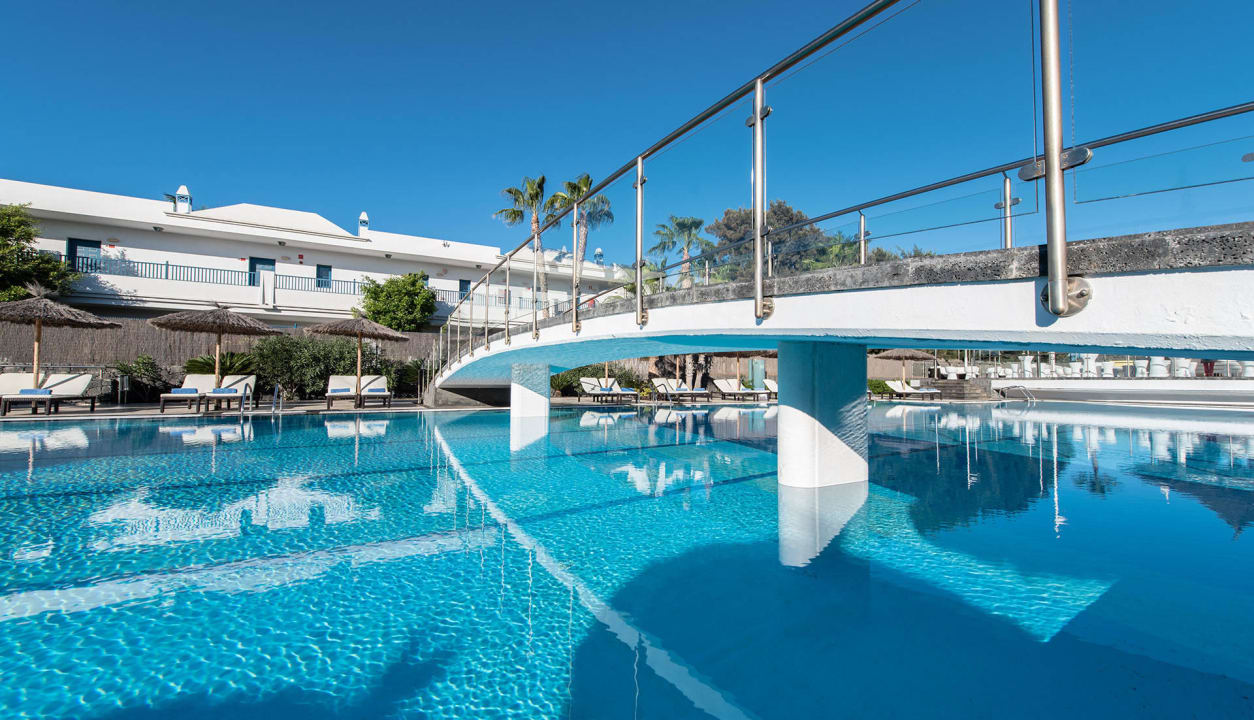 Pool Hotel THB Tropical Island