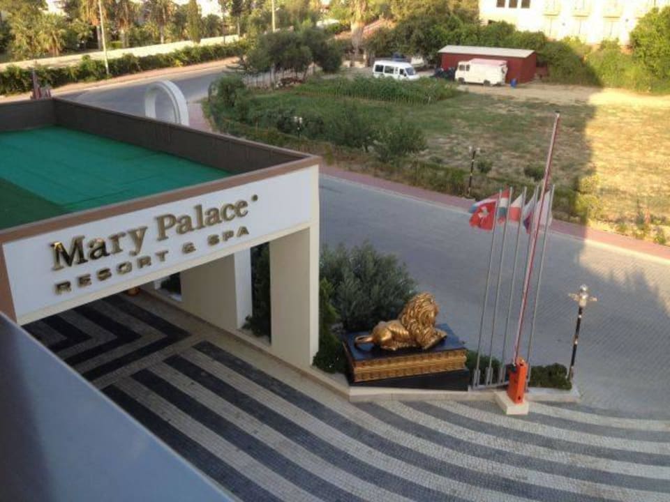 Blick zum Eingang Mary Hotel Side
