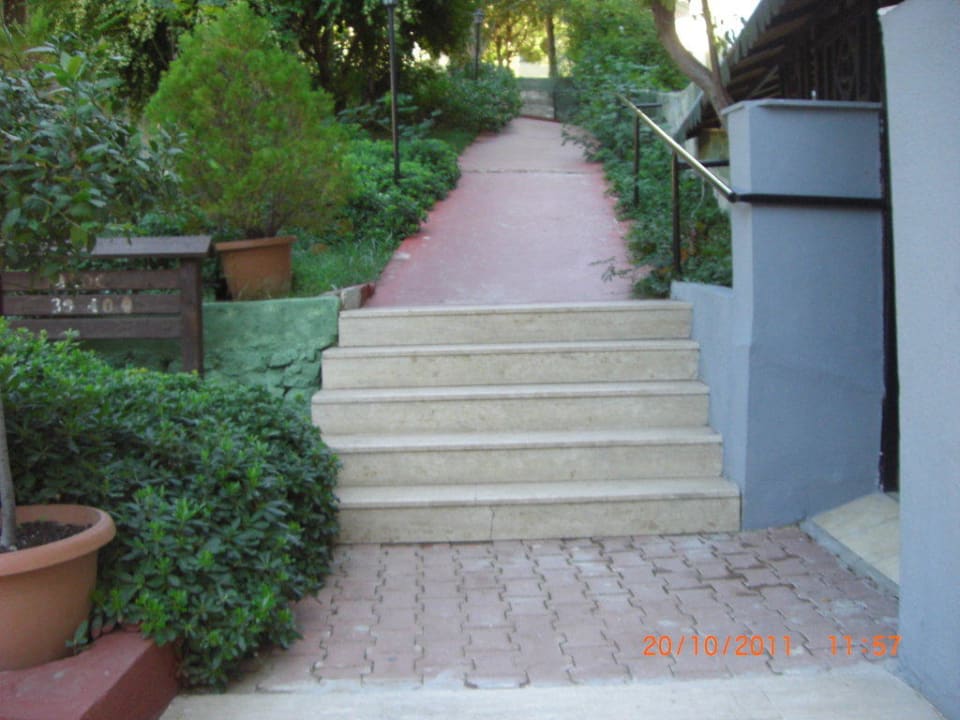 Steiler Weg Mira Meridia Beach Hotel