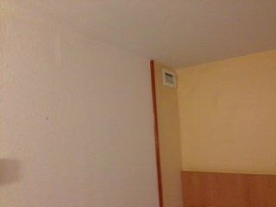 Fleckige Wände Ibis London Heathrow Airport