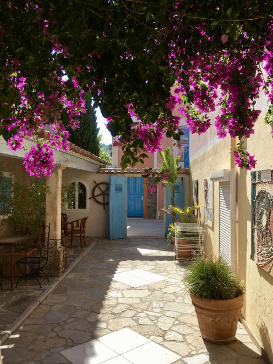 Außenansicht Hotel Les Flots Bleus