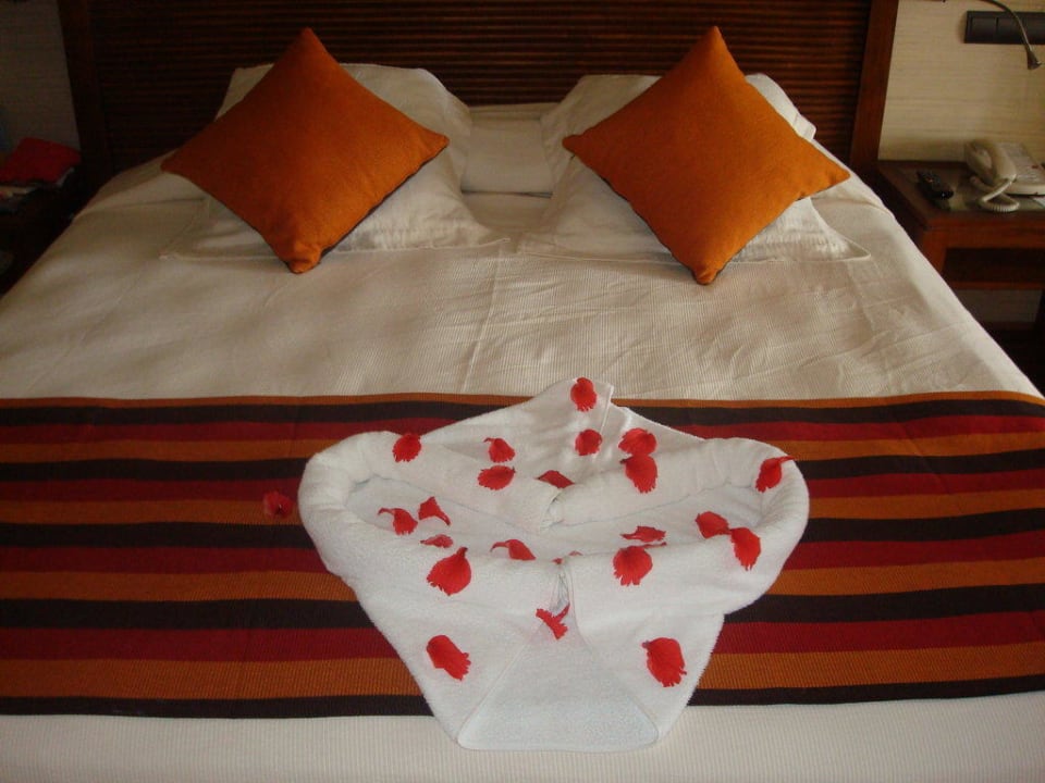 Kingsize Bett mit toller Deko Catalonia Royal Bavaro - Adults only