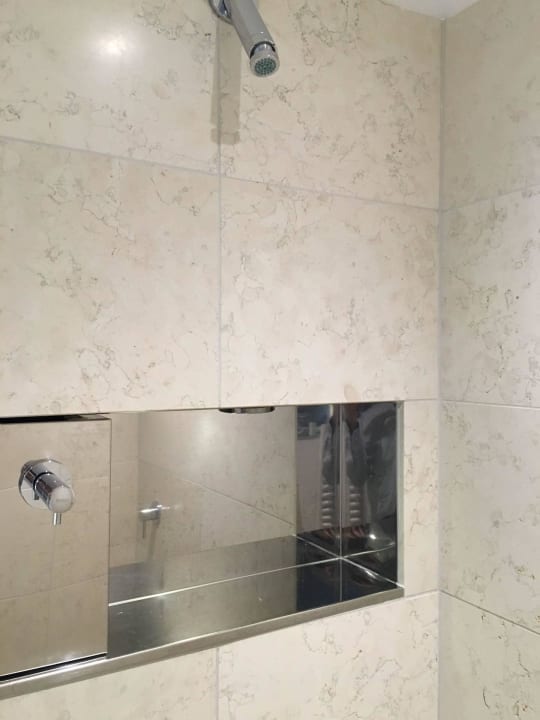 Dusche mit fixem Brausekopf HOPPER Hotel St. Josef