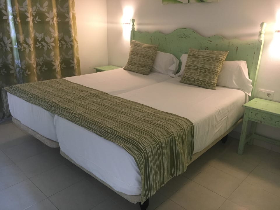 Schlafzimmer Apartamentos Hesperia Bristol Playa